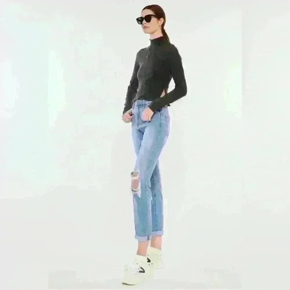 Mom Jeans - Picture 3 of 12